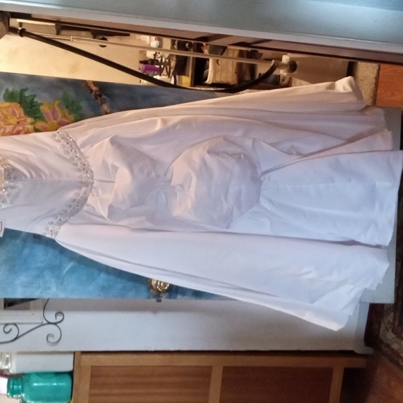 White silver strap / strapless bustled wedding gown new with tags - Picture 4 of 7